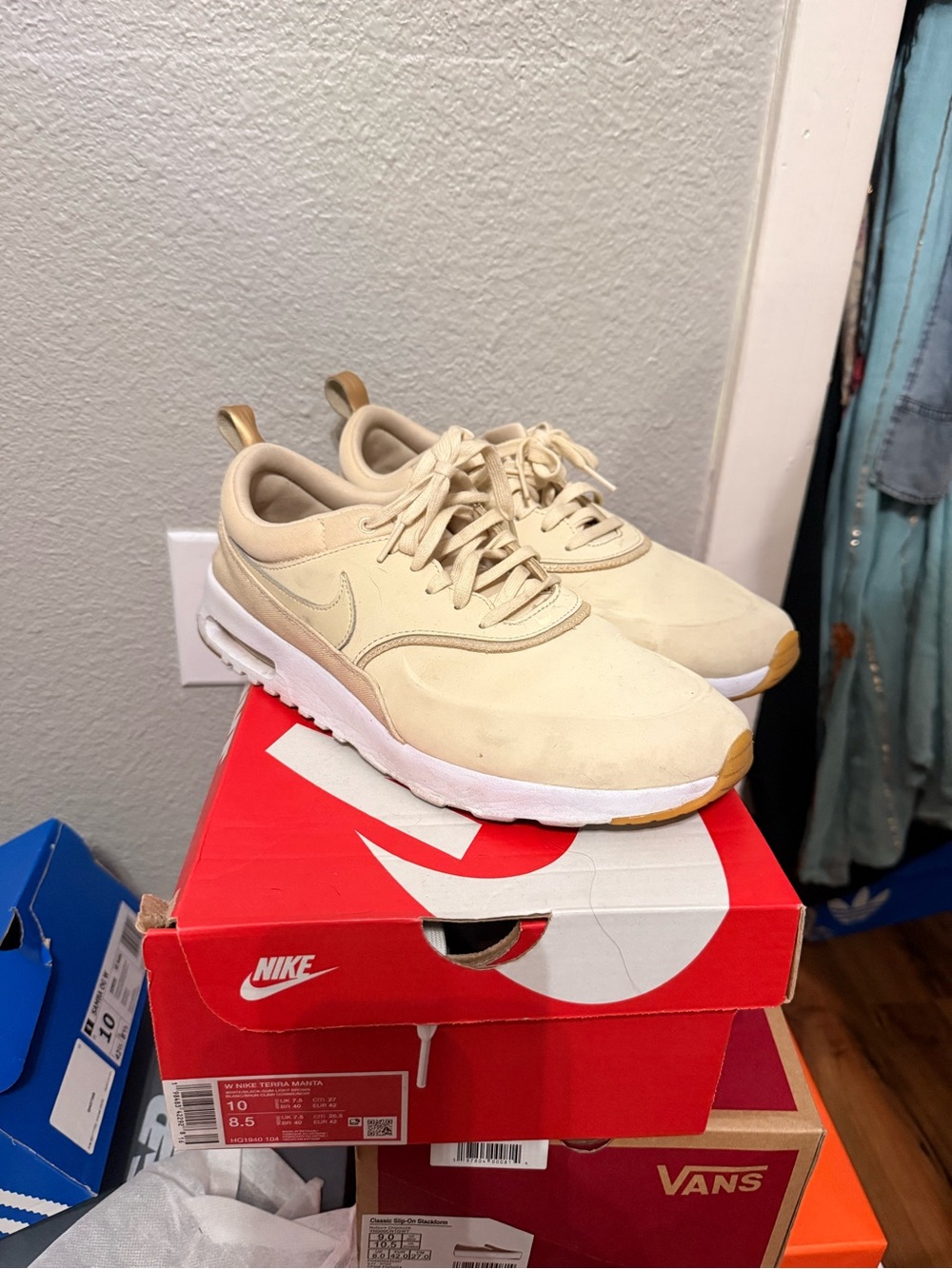 Nike Men's Cream/Tan Low-Top Sneakers